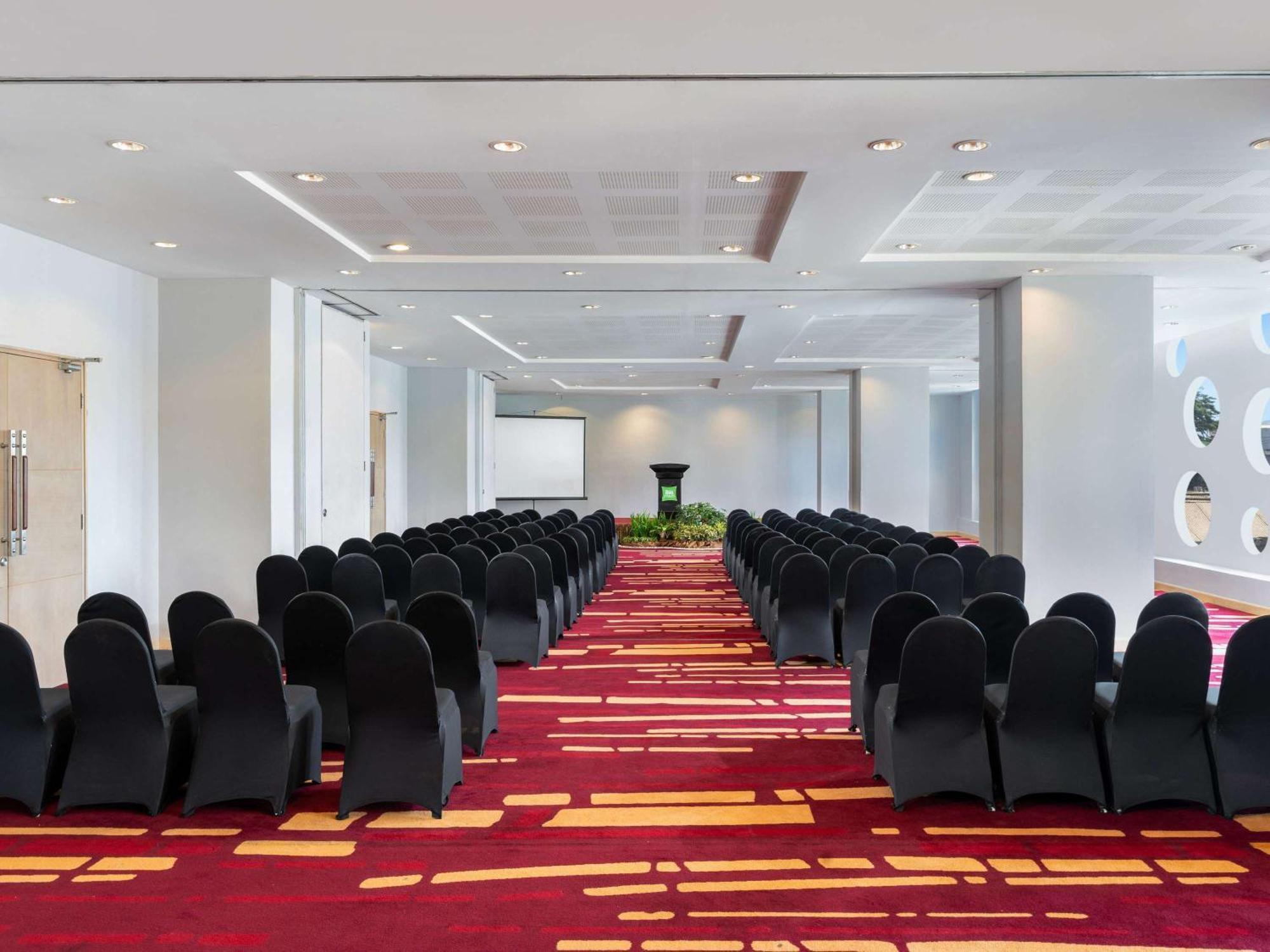 Ibis Styles Malang Hotell Exteriör bild