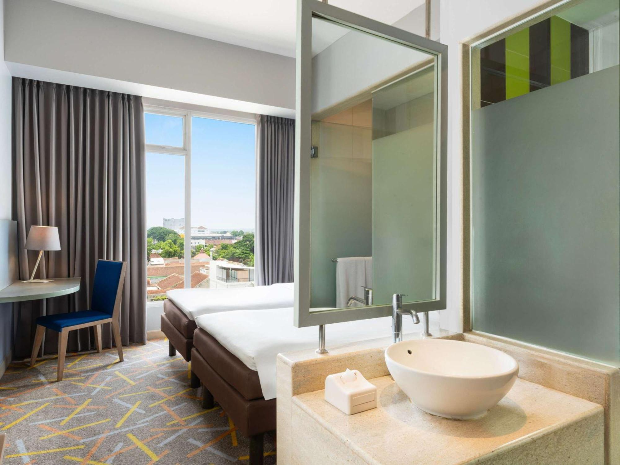 Ibis Styles Malang Hotell Exteriör bild