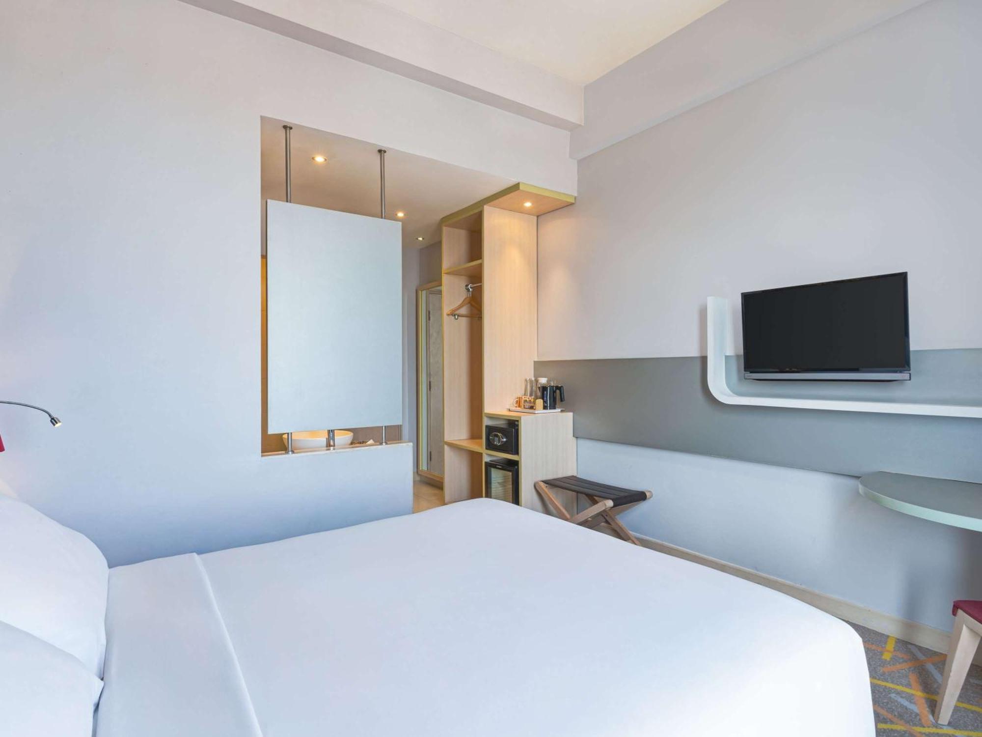 Ibis Styles Malang Hotell Exteriör bild
