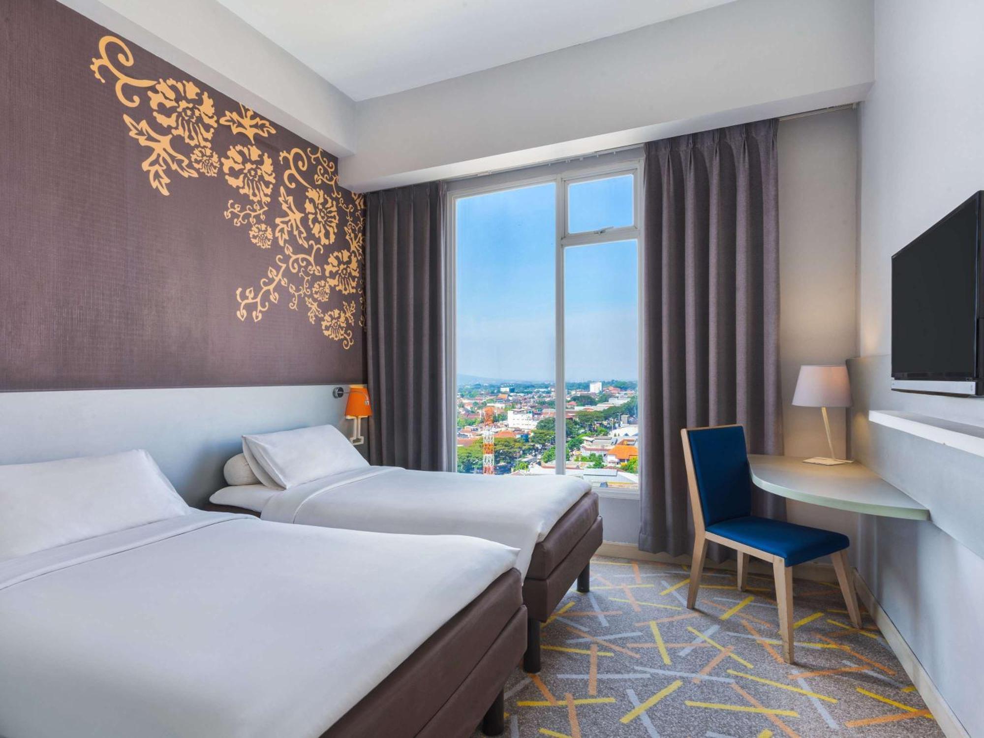 Ibis Styles Malang Hotell Exteriör bild
