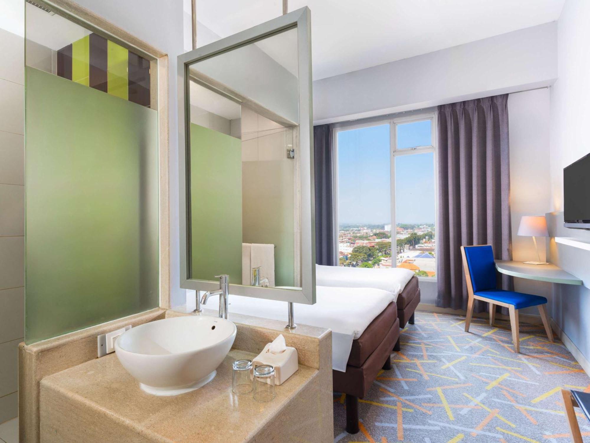 Ibis Styles Malang Hotell Exteriör bild