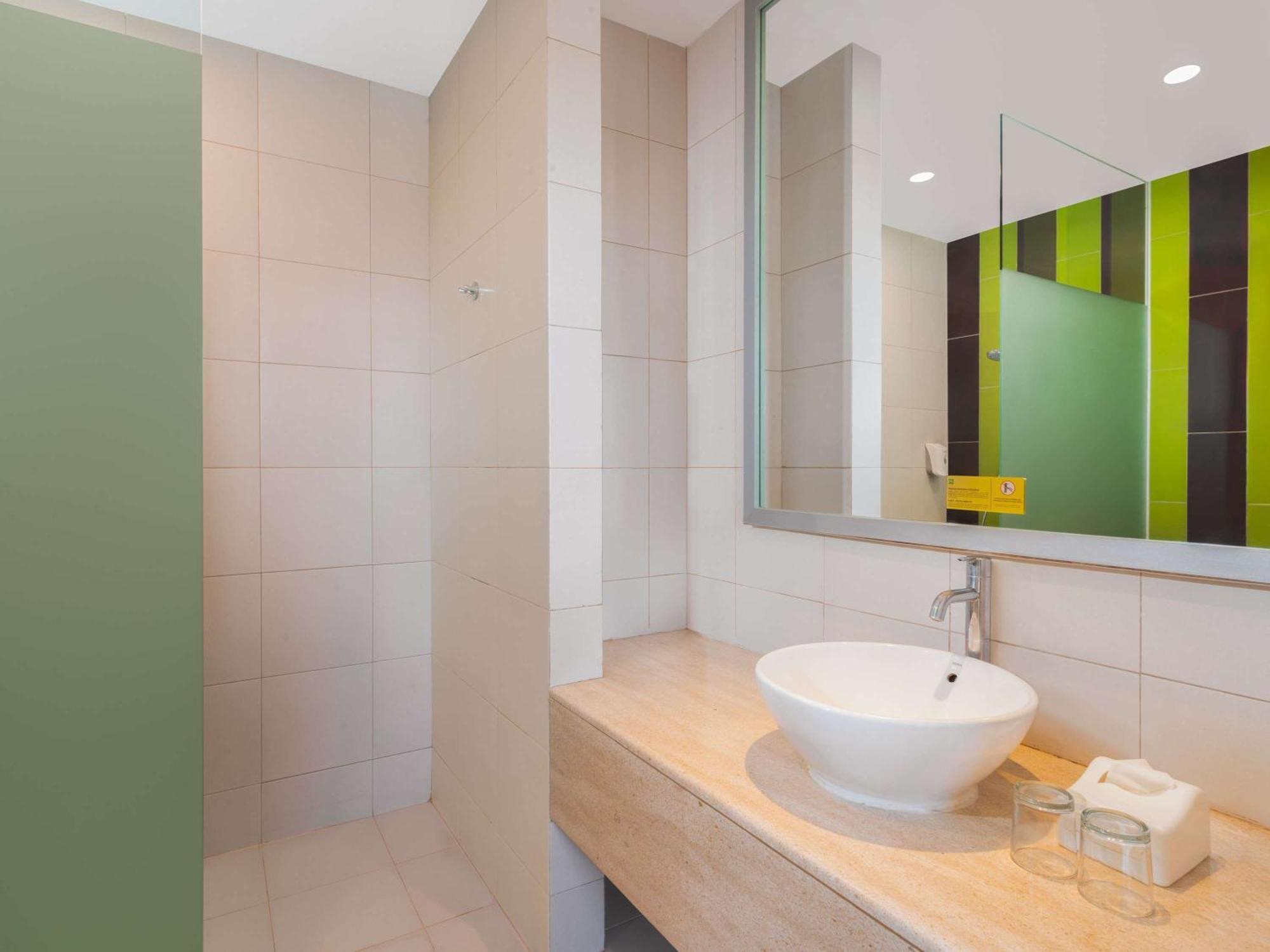 Ibis Styles Malang Hotell Exteriör bild