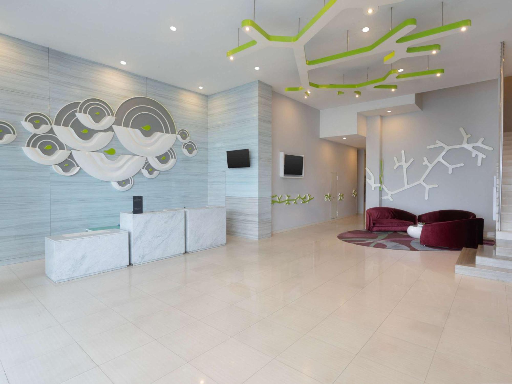 Ibis Styles Malang Hotell Exteriör bild