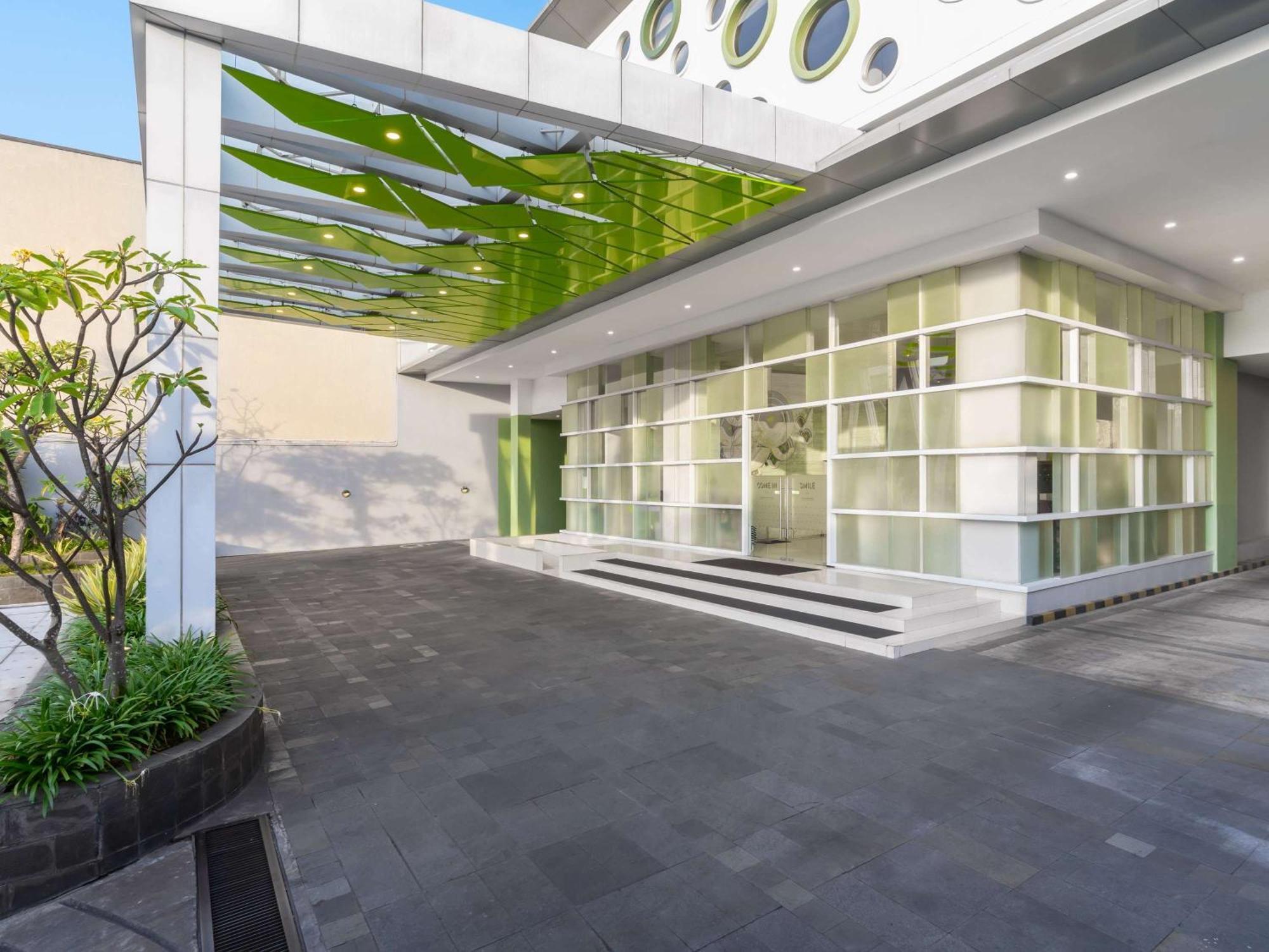 Ibis Styles Malang Hotell Exteriör bild